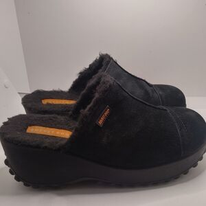 ROCKET DOG SUEDE CLOGS    Size 9.5 / SHERPA INSIDE LINING